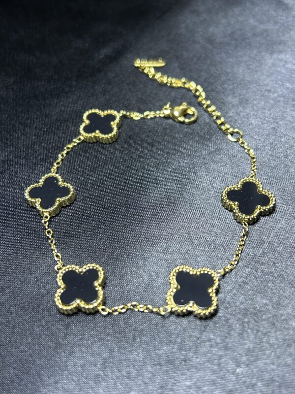 Noir Clover Elegance Bracelet