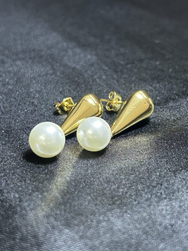 Aurora Teardrop Pearls