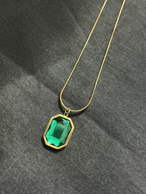 Emerald Éclat Pendant - Image 3