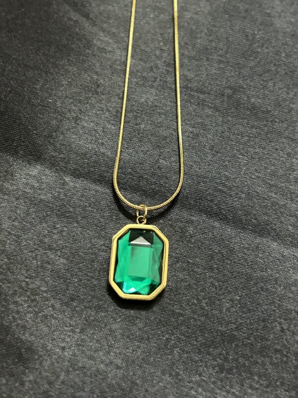 Emerald Éclat Pendant - Image 2