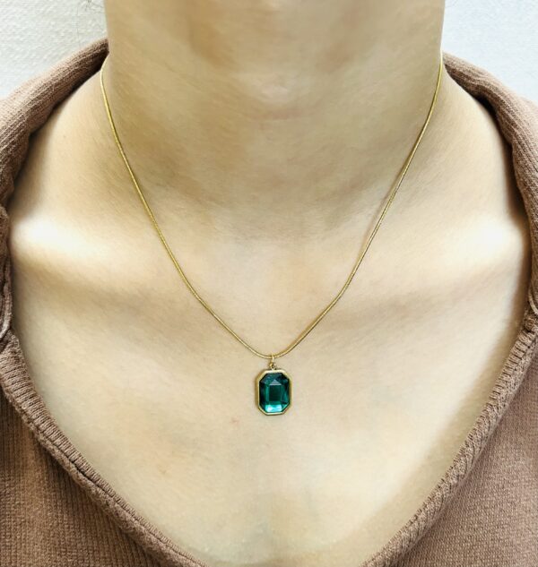 Emerald Éclat Pendant